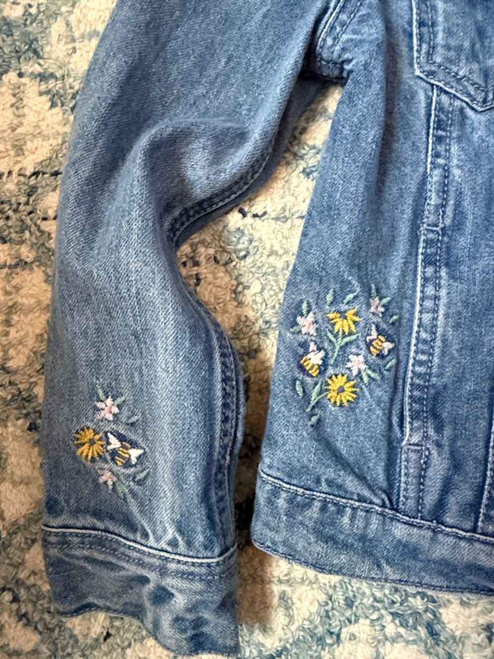 FatFace Light Blue Floral Denim Jacket Girls Kids size 8/9 UK embroidered pink - Picture 2 of 5